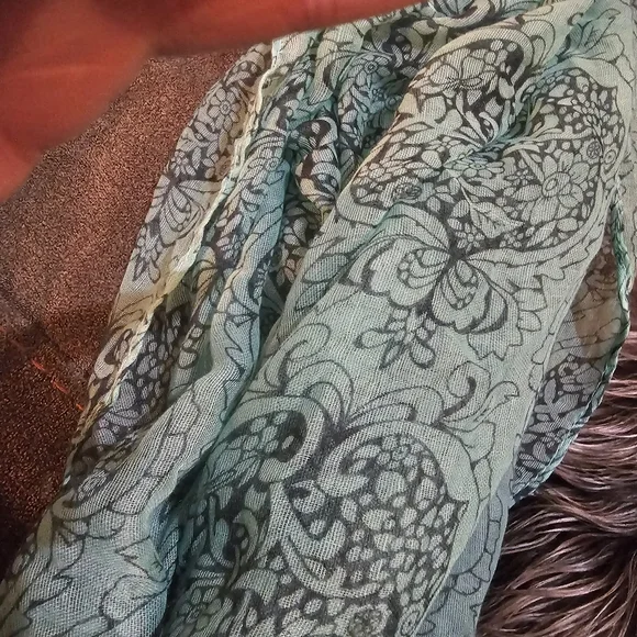 Green Paisley Scarf - Picture 2 of 2